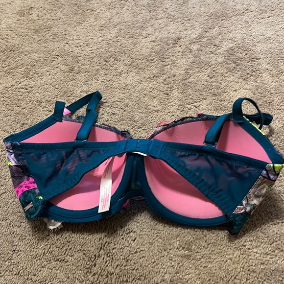 Victoria Secret | Push Up Bra - Picture 2 of 3